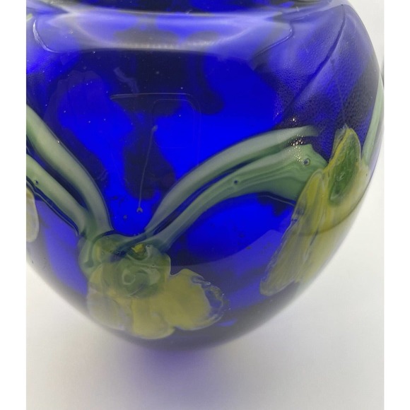 Kusak Art Glass Vase In Cobalt Blue With Cased Yellow Flowers & Green Vines - Picture 5 of 13